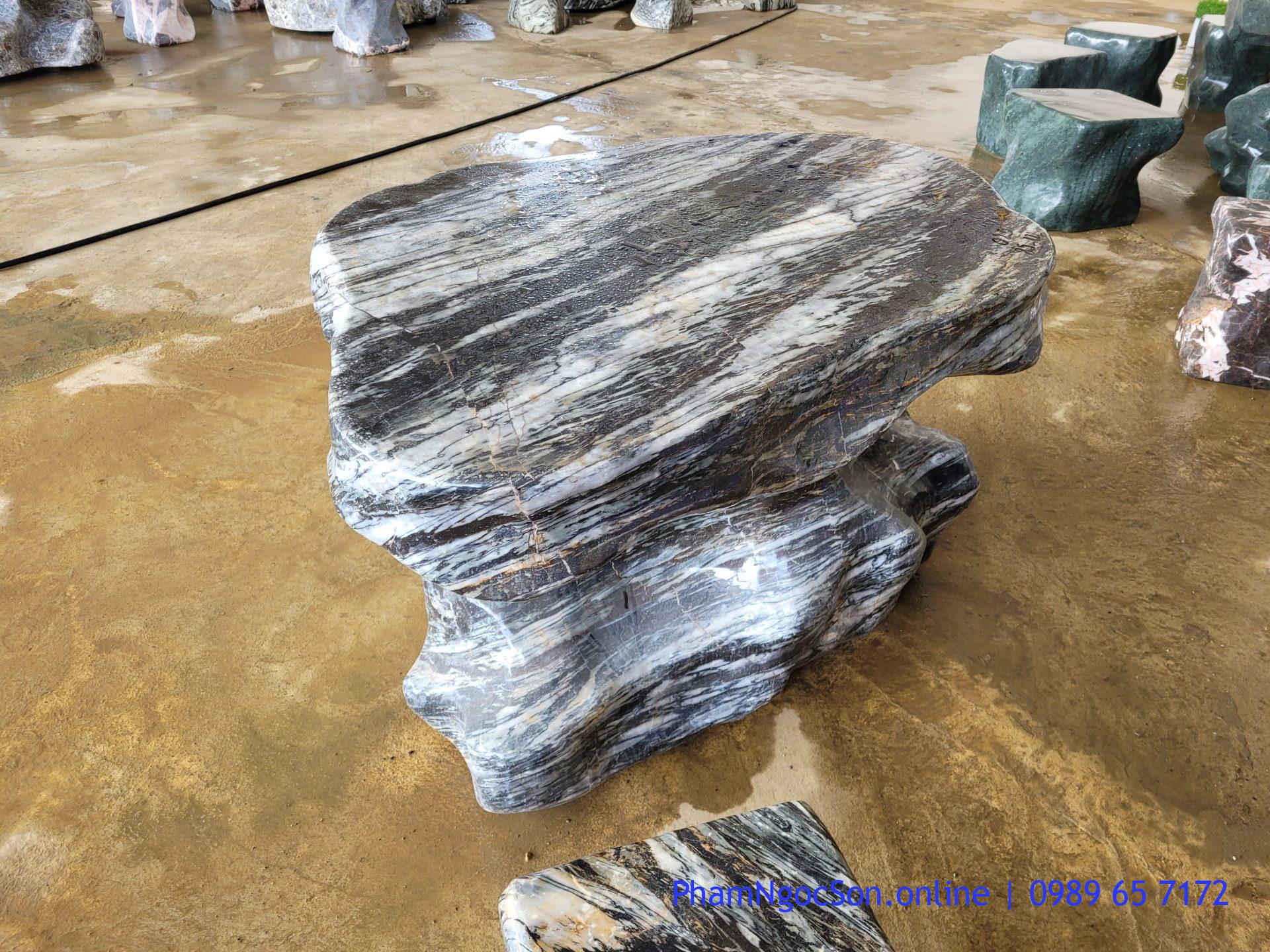 Bàn ghế đá tự nhiên