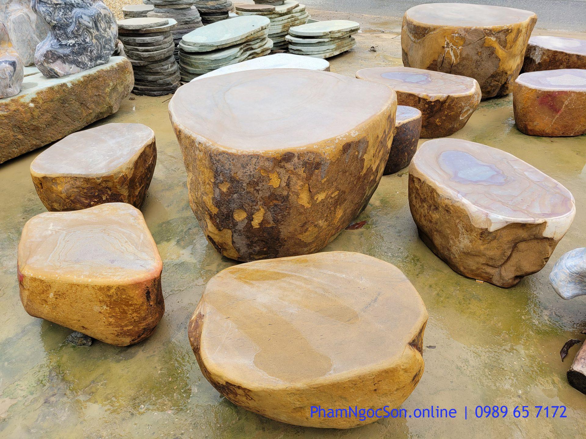 Bàn đá cuội nguyên khối