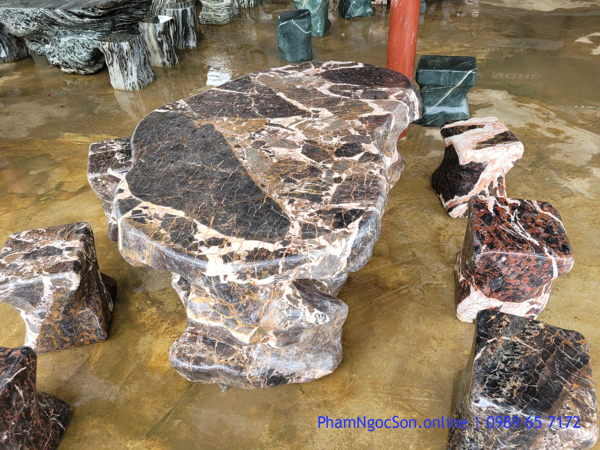 Bàn ghế đá tự nhiên