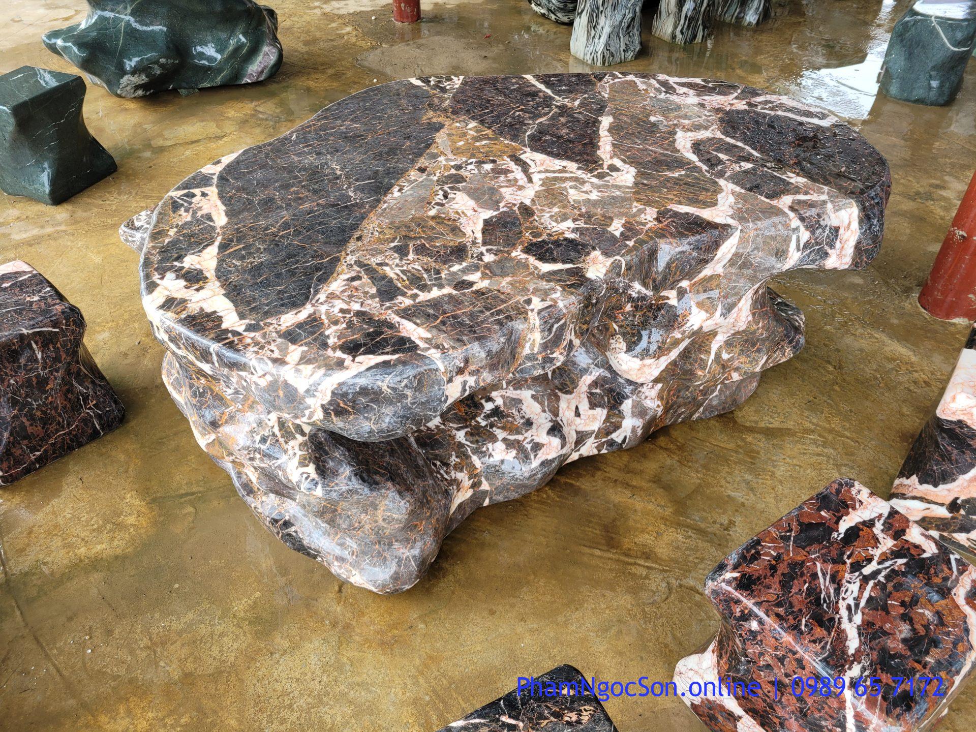 Bàn ghế đá tự nhiên
