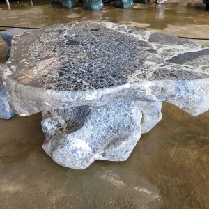 Bàn ghế đá tự nhiên
