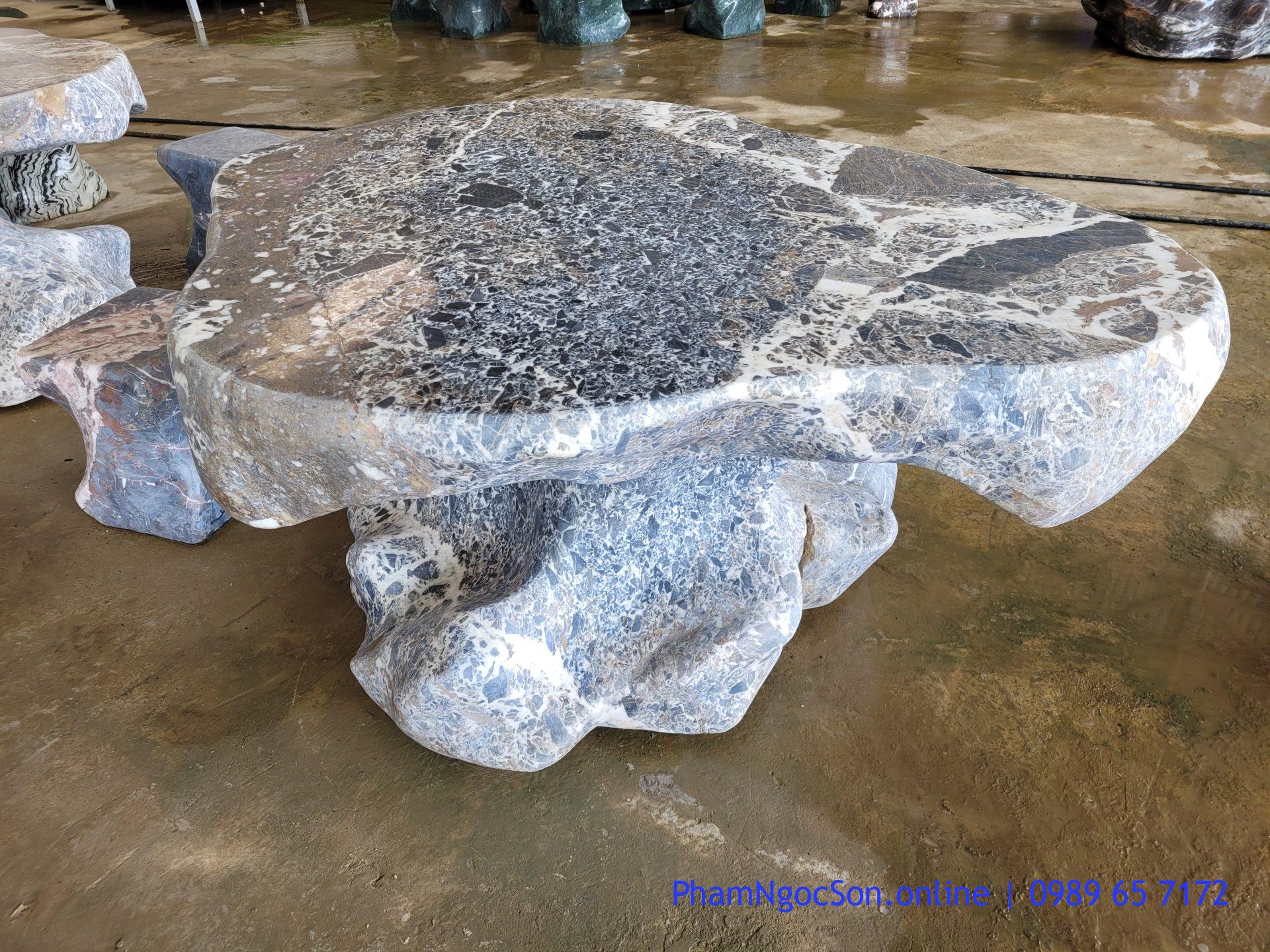 Bàn ghế đá tự nhiên