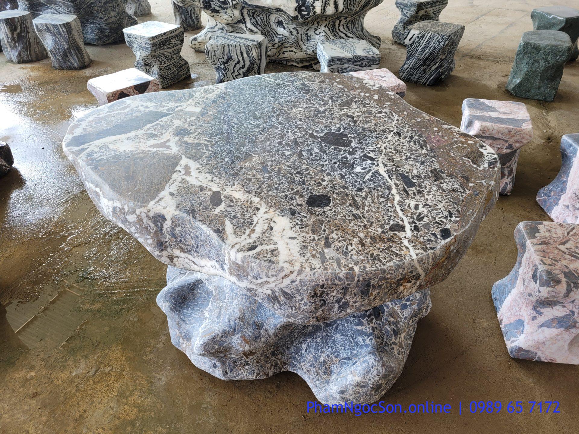 Bàn ghế đá tự nhiên
