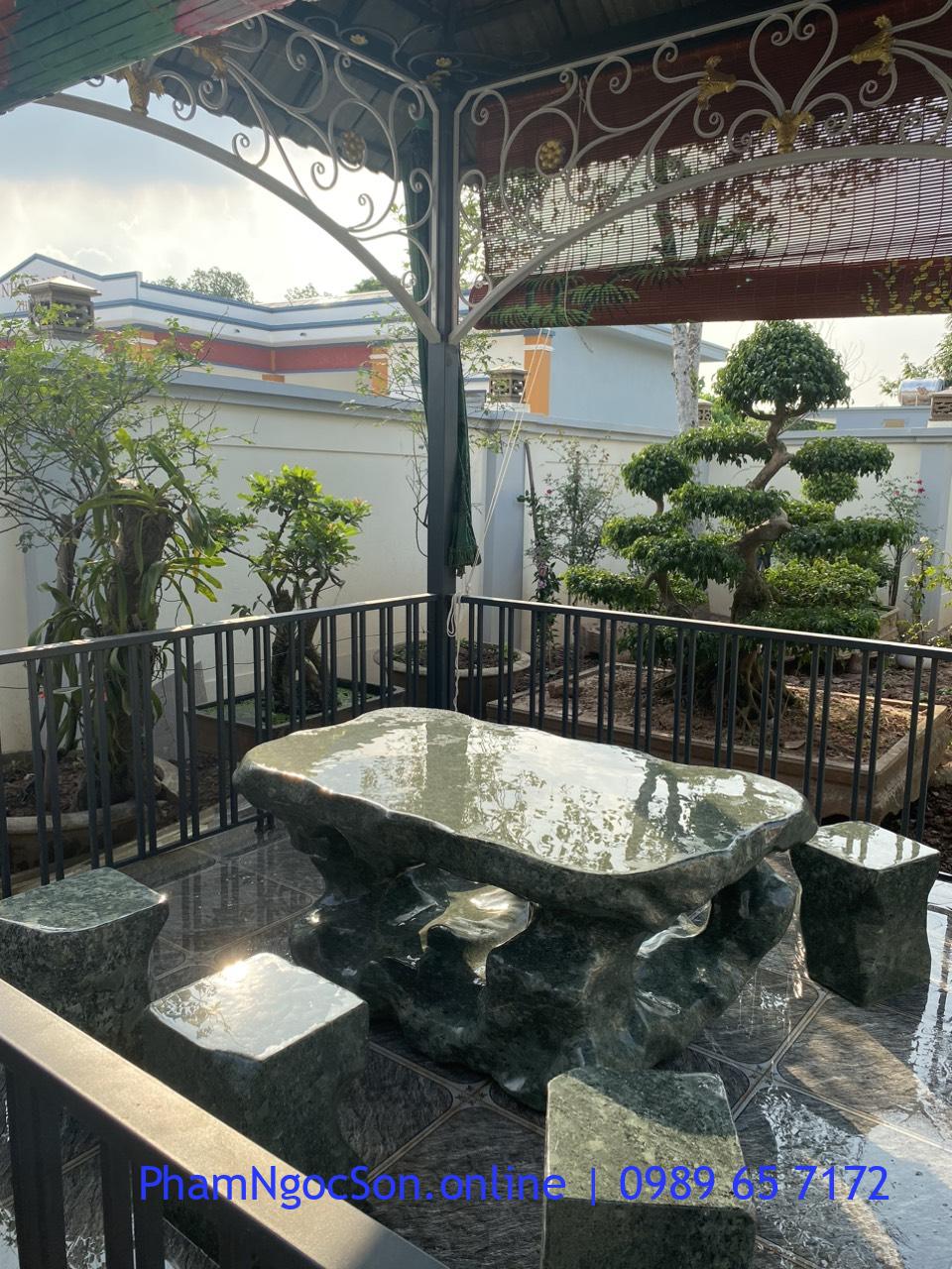 Bàn ghế đá tự nhiên Hòa Bình