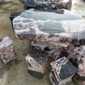 Bàn ghế đá tự nhiên Hòa Bình đá báo hồng