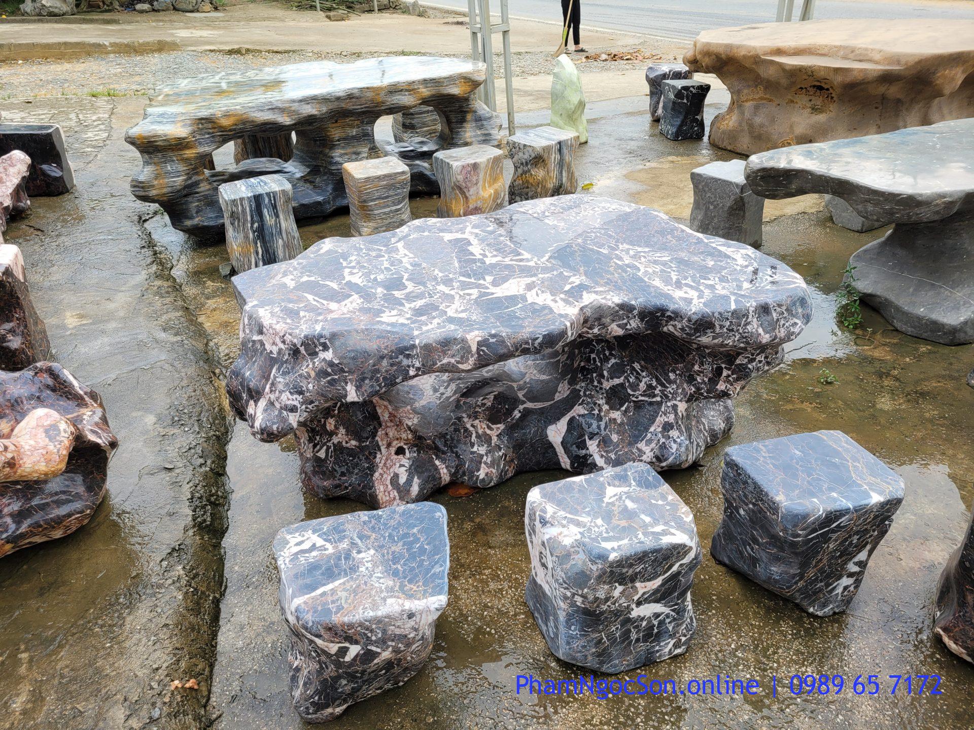 Bàn ghế đá tự nhiên