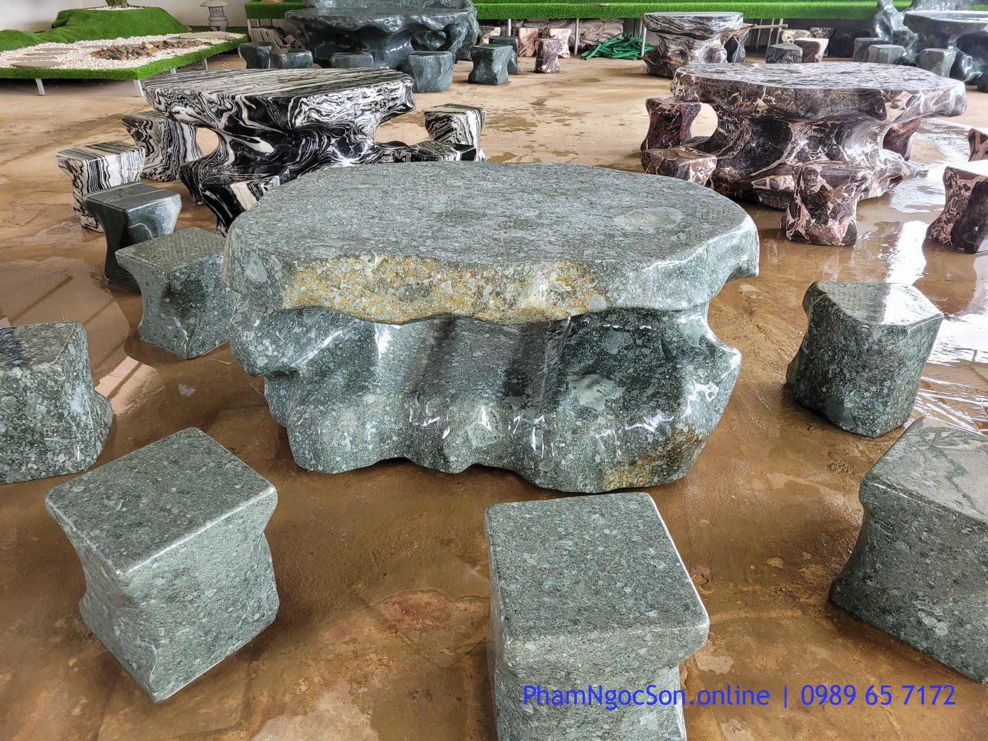 Bàn ghế đá tự nhiên