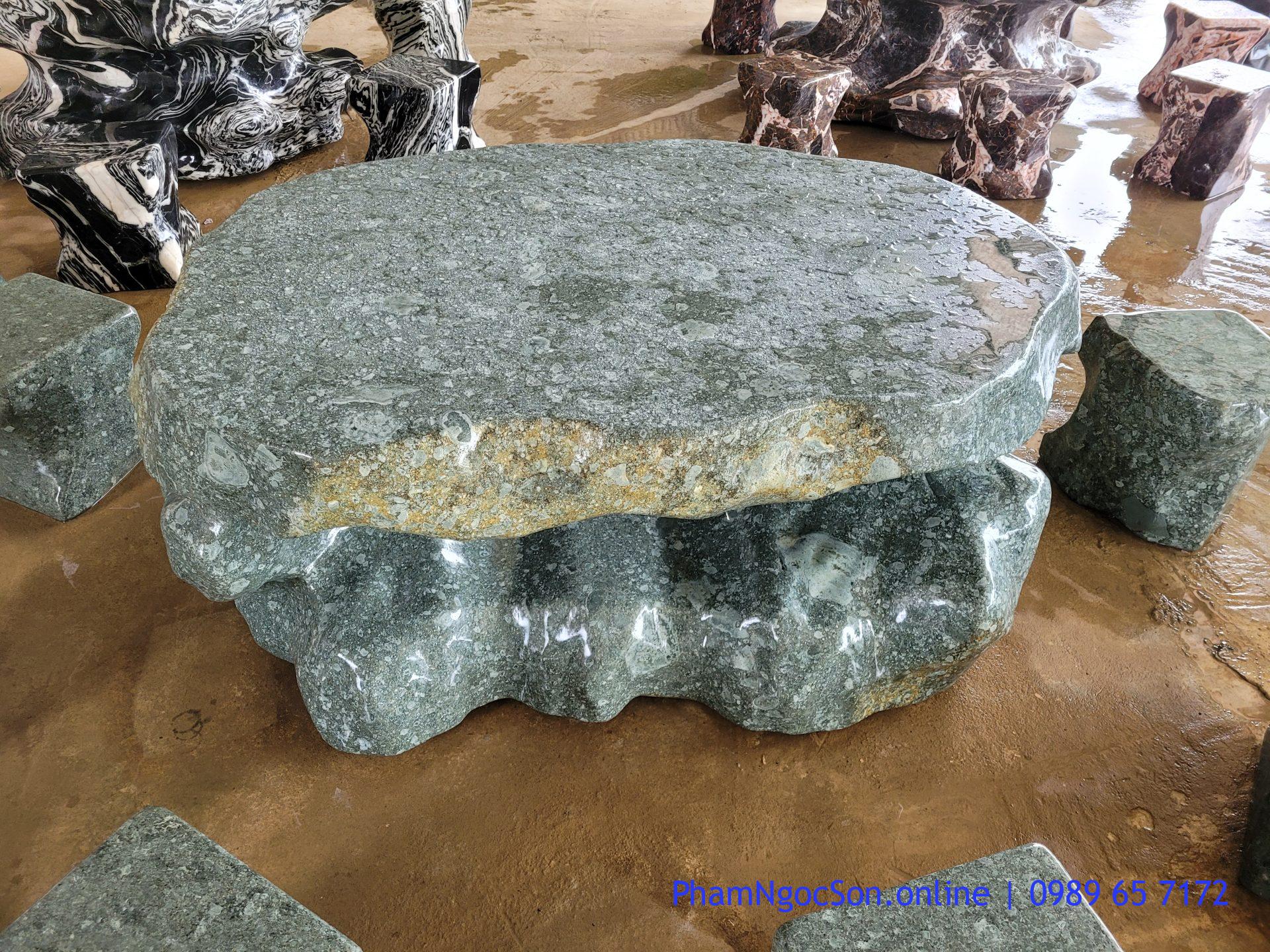 Bàn ghế đá tự nhiên
