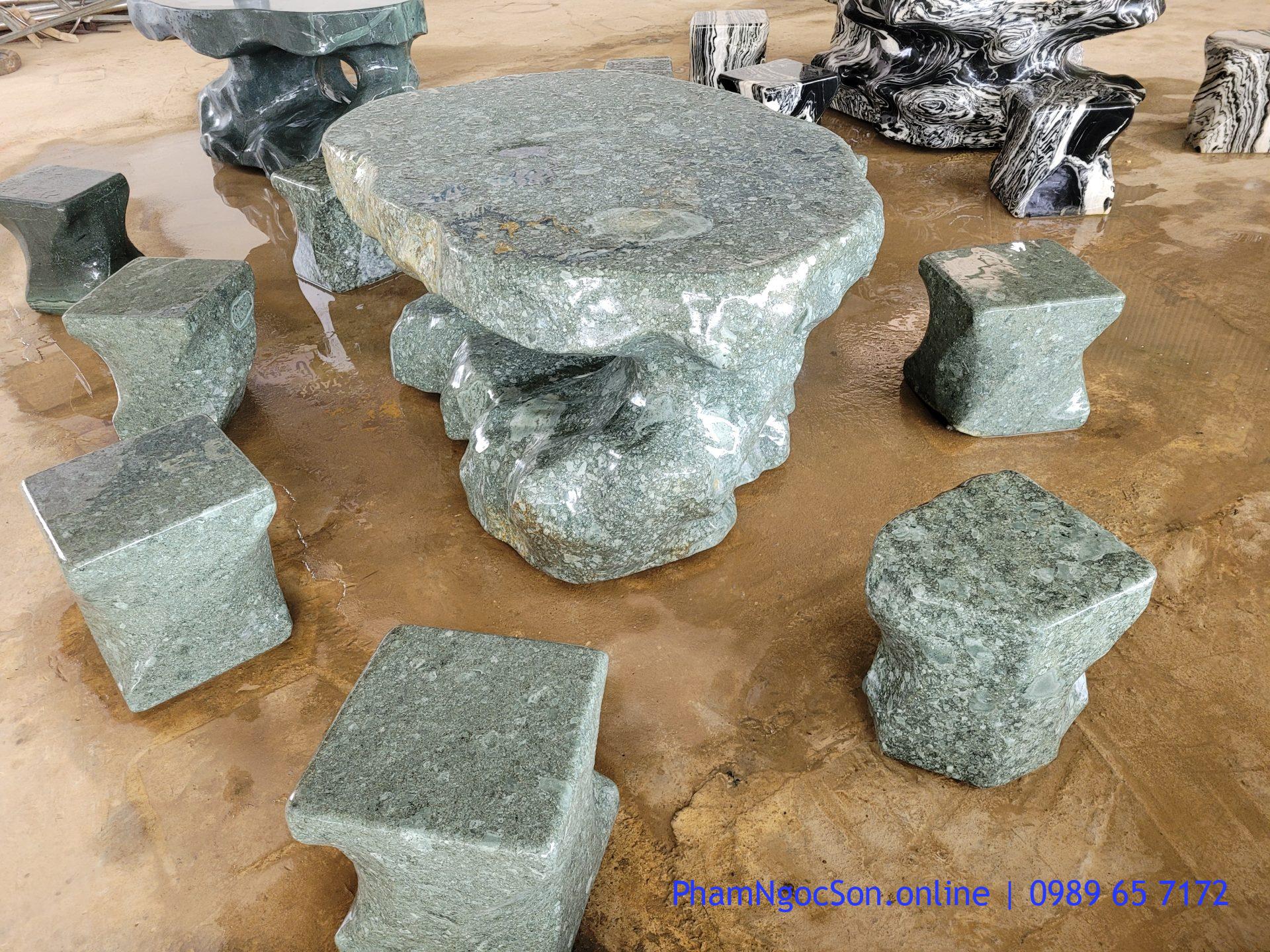 Bàn ghế đá tự nhiên