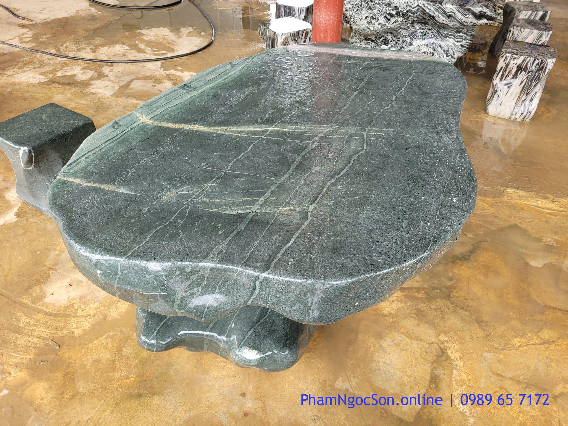 Bàn ghế đá tự nhiên