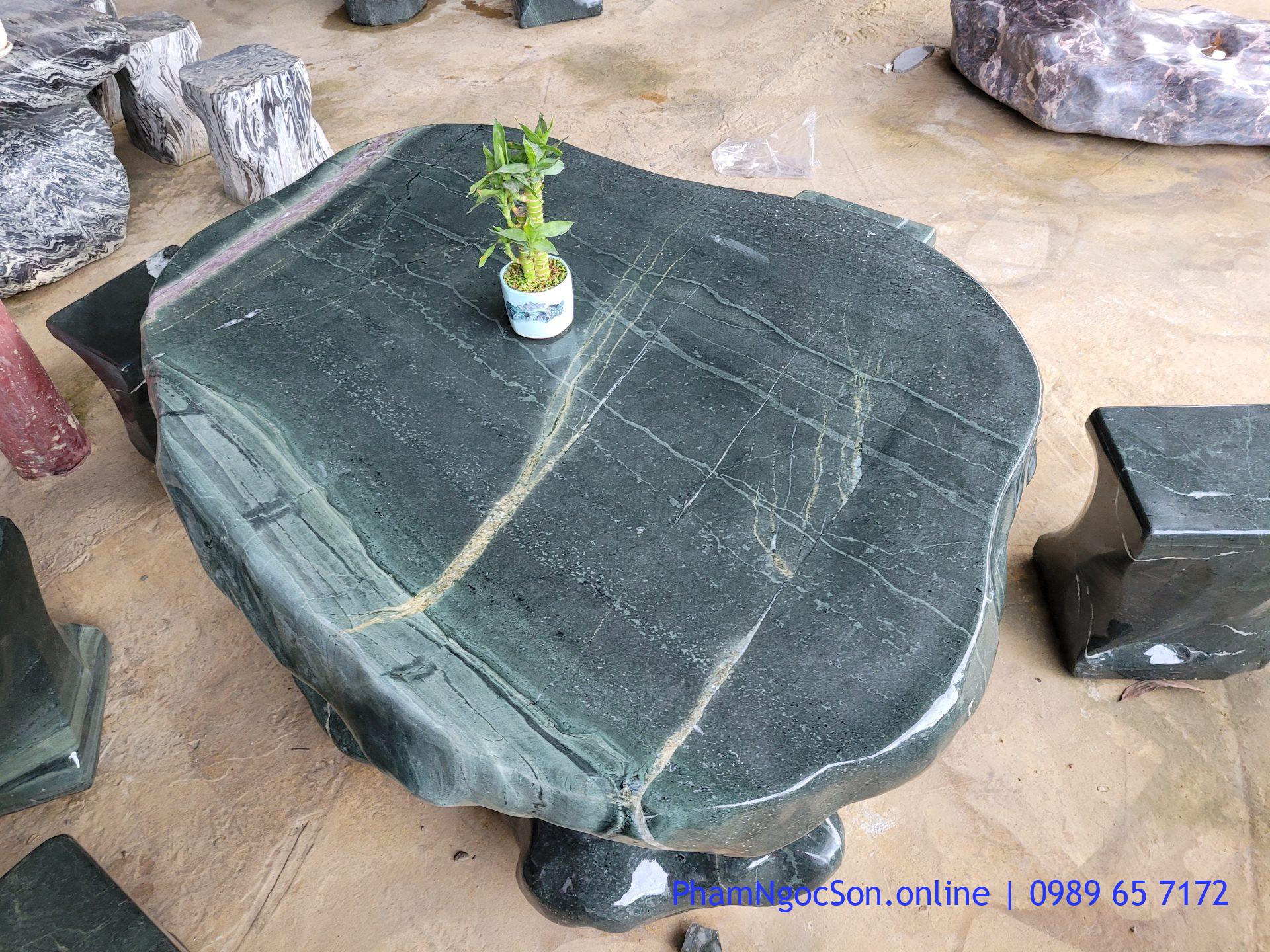Bàn ghế đá tự nhiên