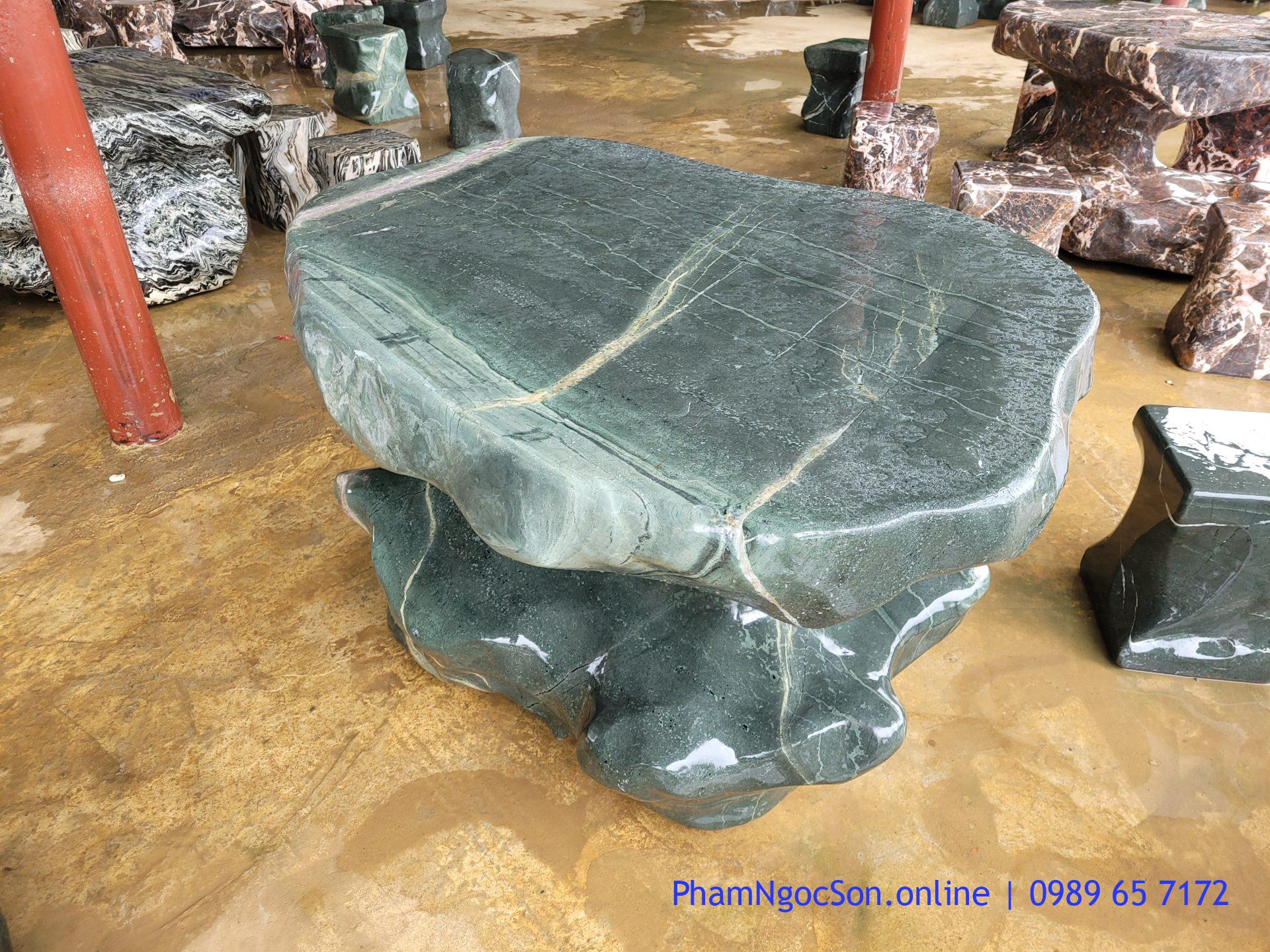 Bàn ghế đá tự nhiên