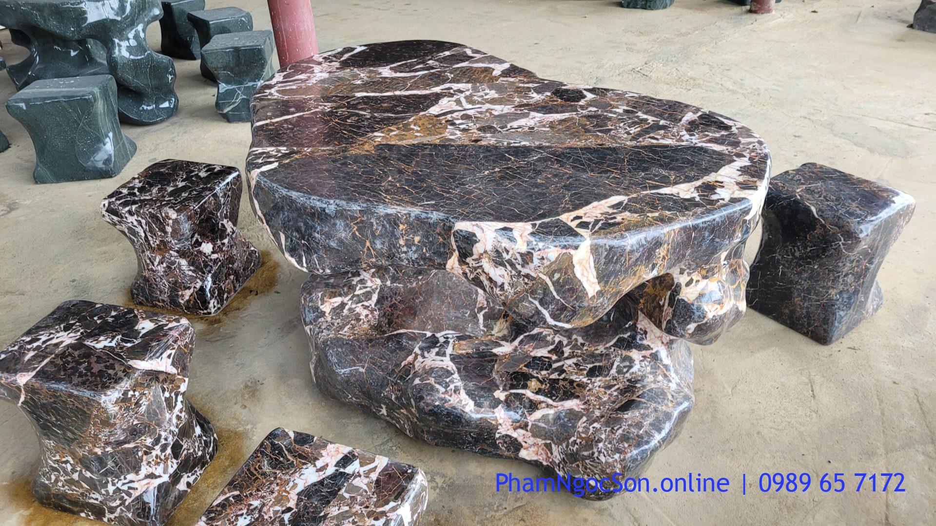 Bàn ghế đá tự nhiên