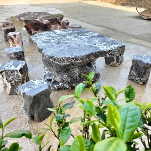 Bàn ghế đá tự nhiên Hòa Bình đá báo trắng