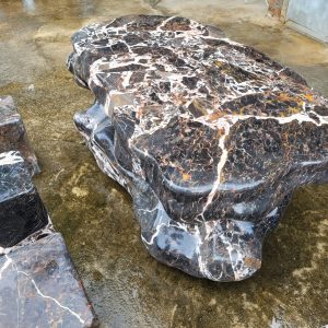 Bàn ghế đá tự nhiên vân hồng (1)