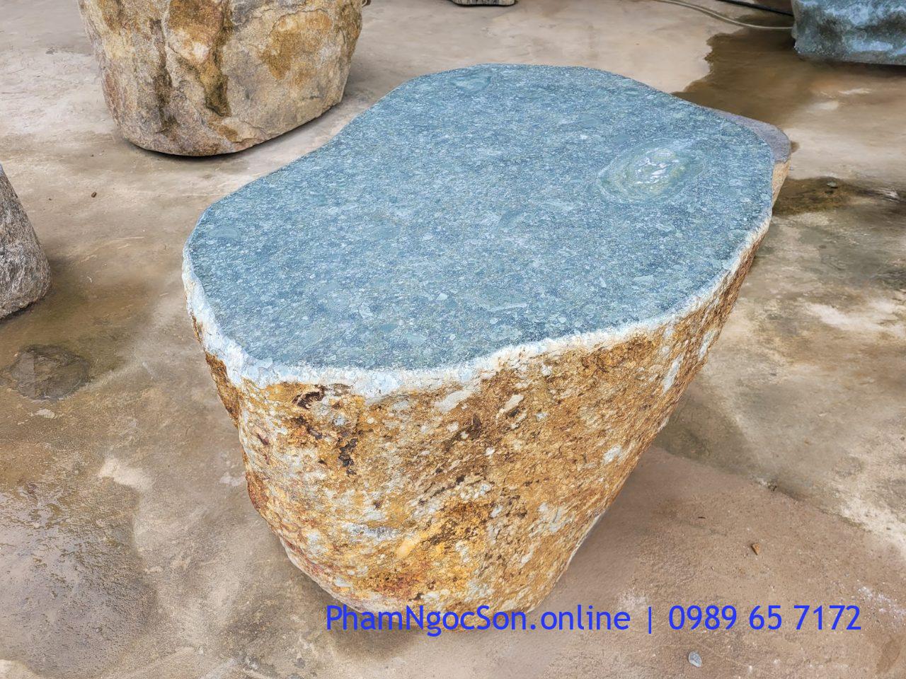 Bàn ghế đá tự nhiên