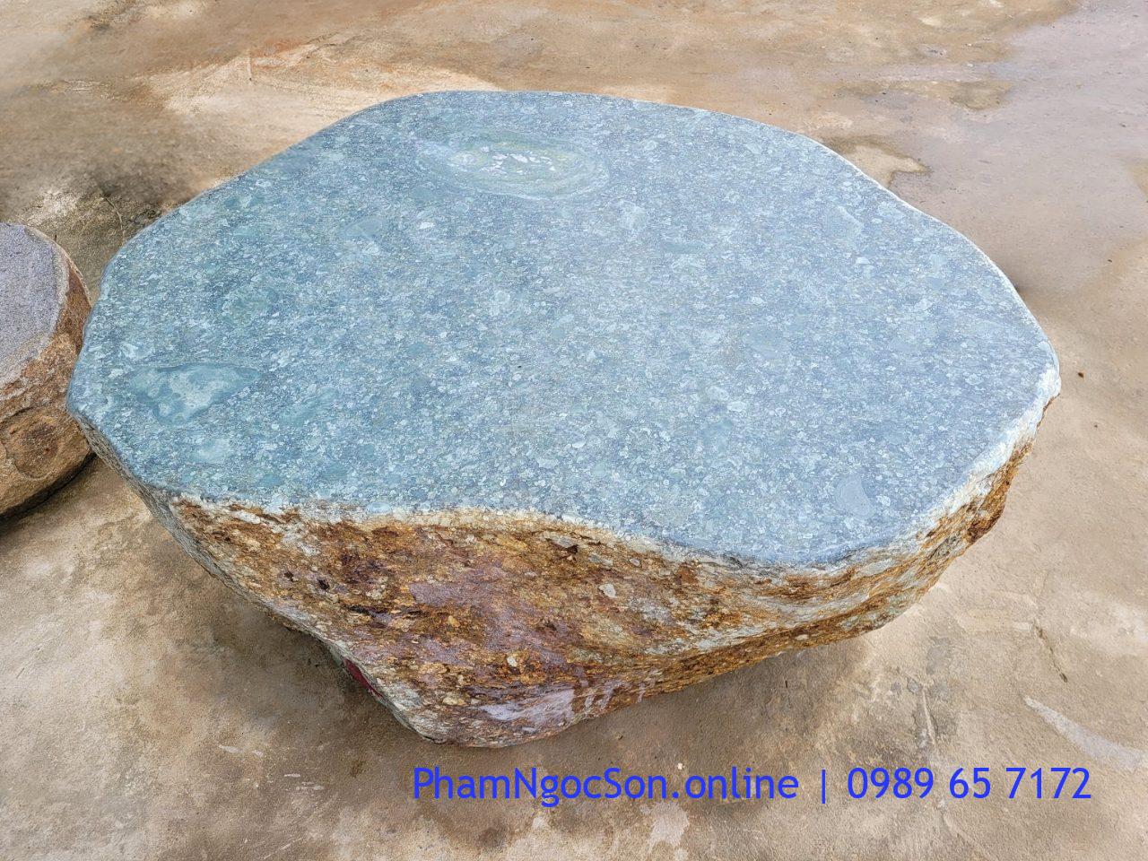 Bàn ghế đá tự nhiên