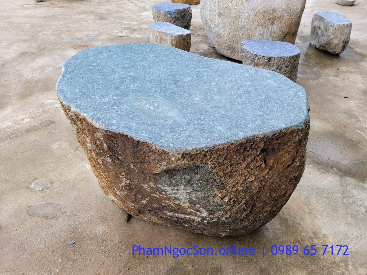 Bàn ghế đá tự nhiên