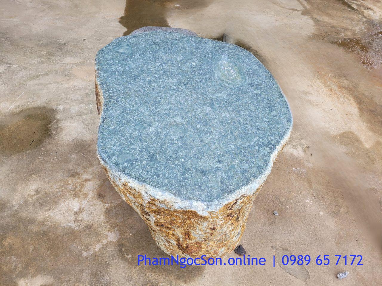 Bàn ghế đá tự nhiên
