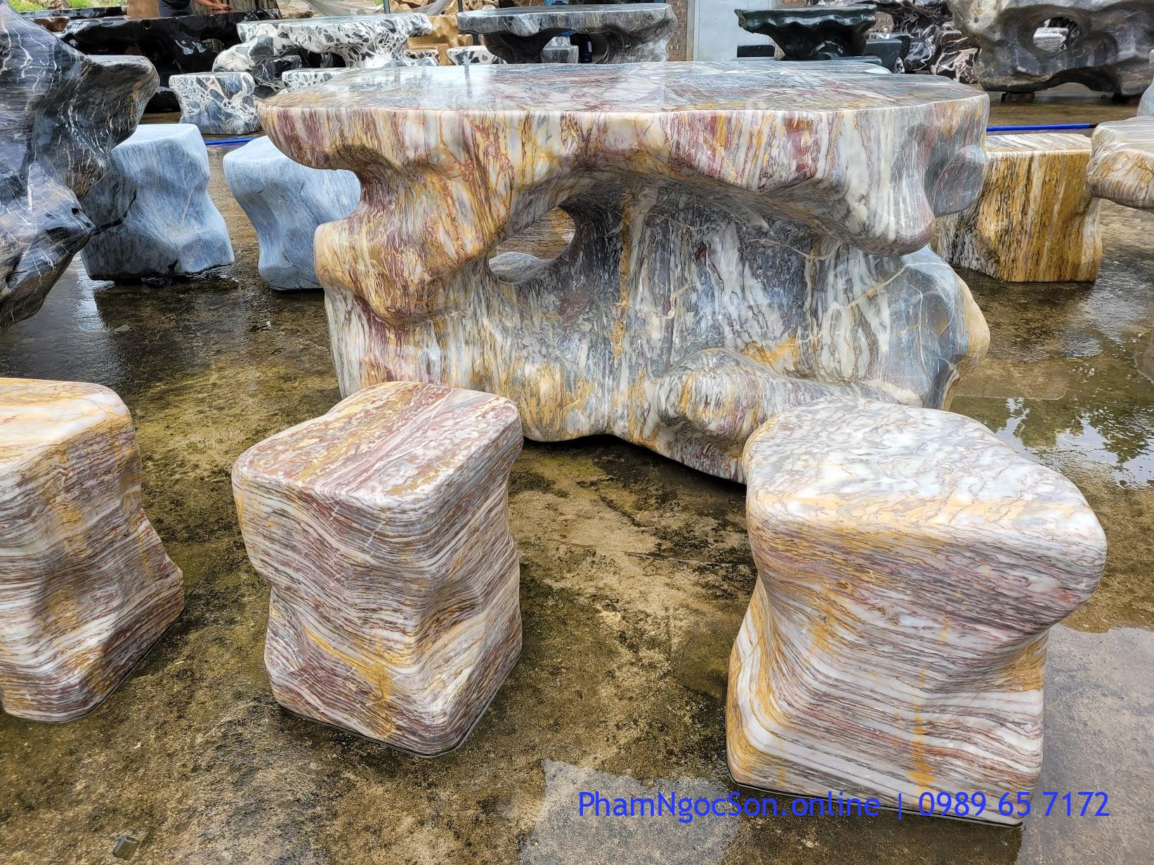 Bàn ghế đá tự nhiên thổ cẩm