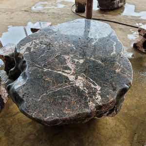 bàn ghế đá tự nhiên vân hồng