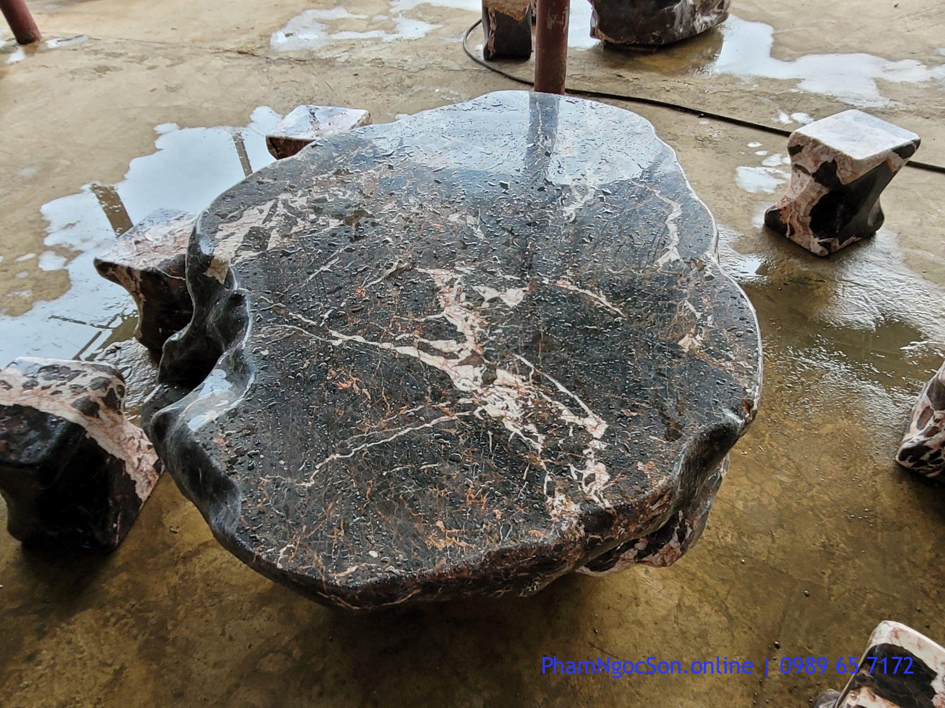 bàn ghế đá tự nhiên vân hồng