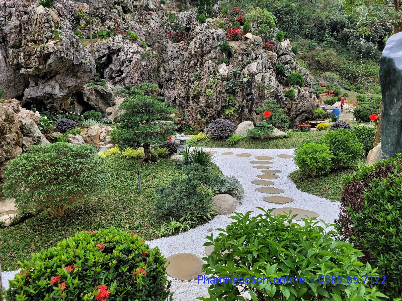 Thi công sân vườn hồ cá koi hòn non bộ, Đá bước dạo sân vườn